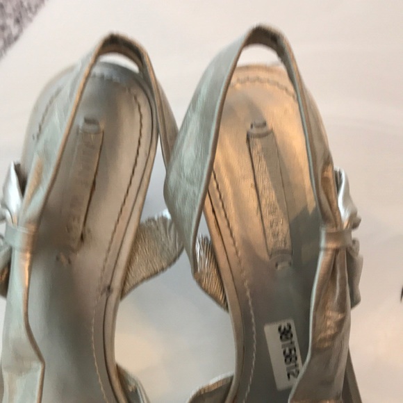 Nine West brio silver leather heel sandals. 9.5M - Picture 2 of 4